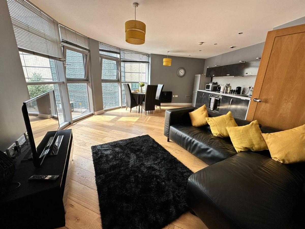 Fantastic And Modern City Centre Flat With Free Parking! Cardiff Exterior photo