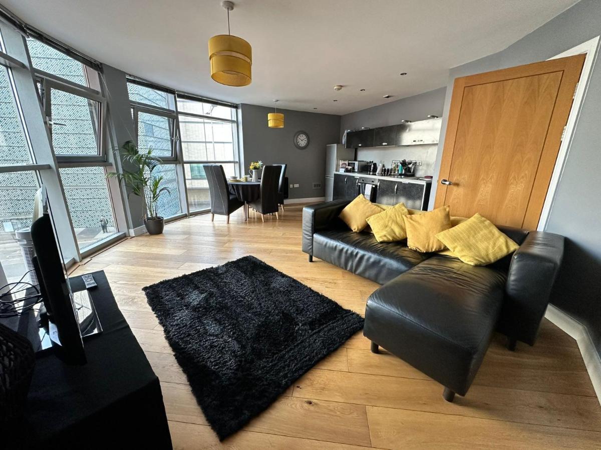 Fantastic And Modern City Centre Flat With Free Parking! Cardiff Exterior photo